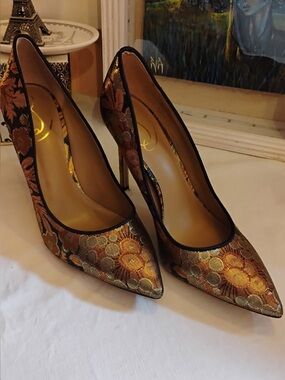 Elegant Floral Brocade Pointed-Toe Pumps by Sam Edelman - Gold & Brown